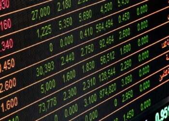 With All Eyes On USDA Data, Corn, Soybeans Open Mixed