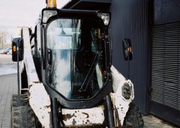 Global Skid Steer Loaders Market to Reach $2.6 Billion by 2027