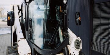 Global Skid Steer Loaders Market to Reach $2.6 Billion by 2027