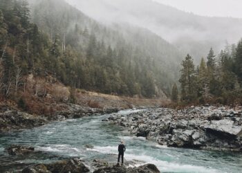 Water Crisis Reaches Boiling Point On Oregon-California Line Between Fishing, Farming