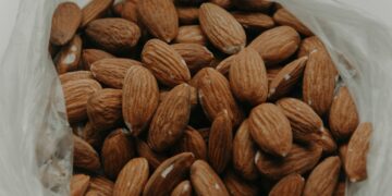 China Greenlights the Export of Kaki and Almonds from Spain
